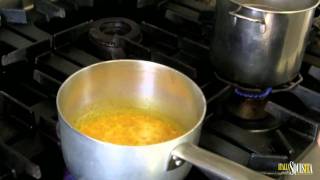 Video ricetta il risotto alla milanese [upl. by Onibag319]