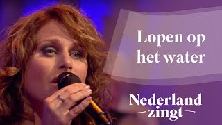 Nederland Zingt Lopen op het water Oceans [upl. by Norok]