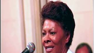 Dionne Warwick speaks at Luther Vandrosss funeral [upl. by Ataynik]