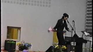 Gabbe dansar som Michael Jackson i Rinkebyskolan år 2005 [upl. by Osnofledi208]