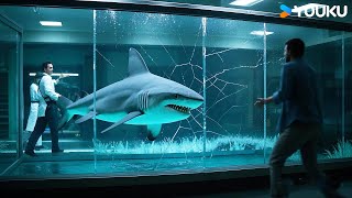 The shark broke through the glass and flooded the laboratory  Land Shark  YOUKU MONSTER MOVIE [upl. by Susejedairam]