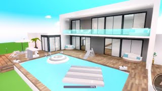 Family Villa house tourclub roblox [upl. by Strickman970]