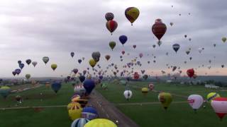 Montgolfière Chambley Mondial Air Ballons MAB2017 La grande ligne record 456 montgolfieres [upl. by Arraeic217]