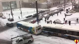 Carambolage Montréal Québec Hiver Décembre 2016 Pas capable darrêter [upl. by Sulecram114]